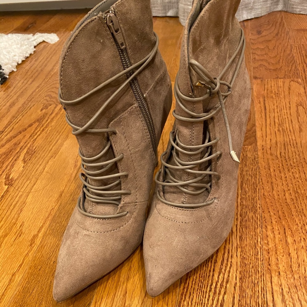 Call it Spring booties - Picture 4 of 4